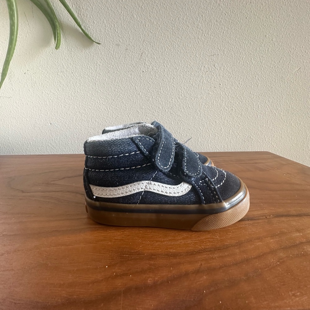 Vans Kids navy High-Top Sneakers with White Stripe